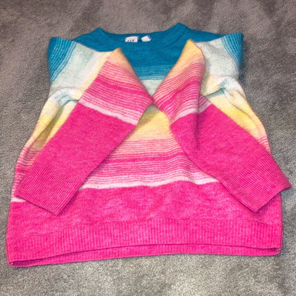 This is a GAP kids rainbow sweater in size ten